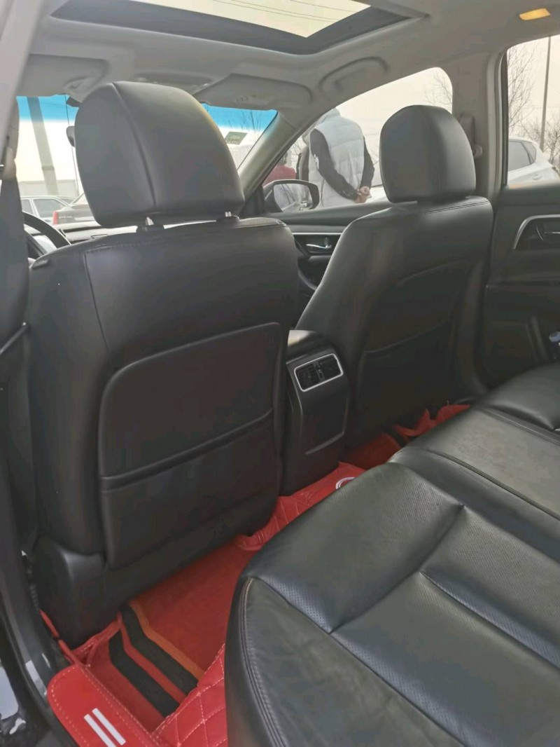 保定17年日产天籁5