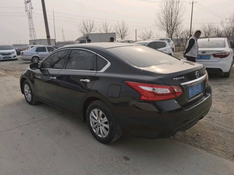 保定17年日产天籁7