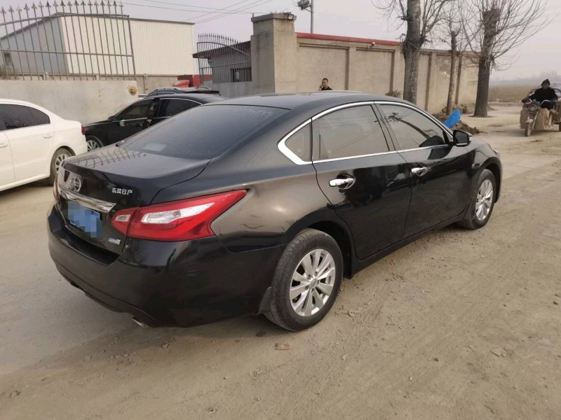 保定17年日产天籁8