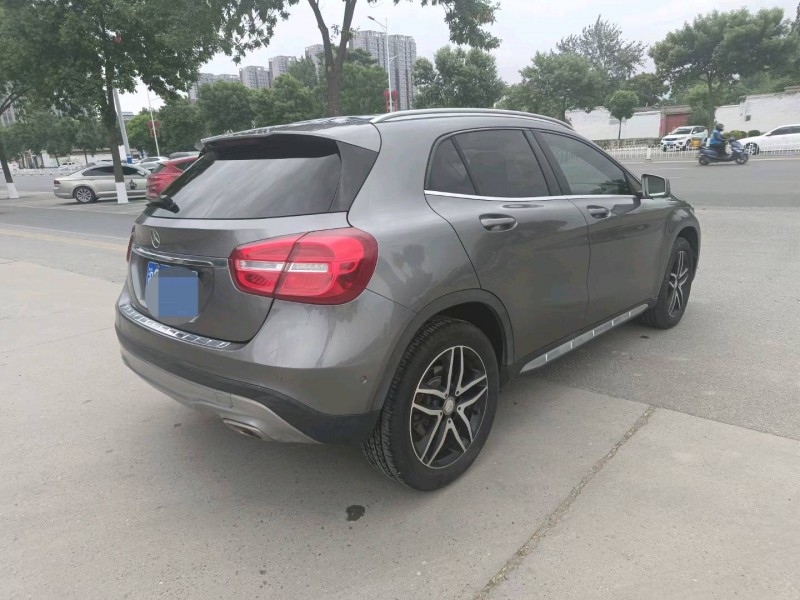 保定15年奔驰GLA8