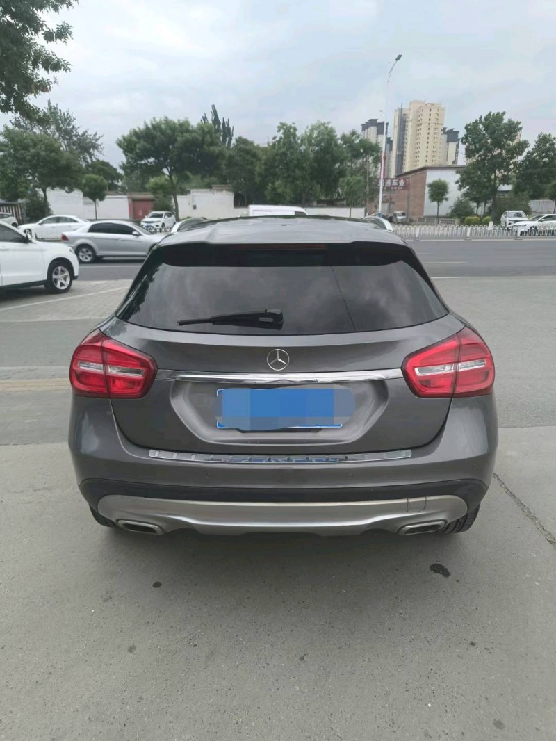 保定15年奔驰GLA9