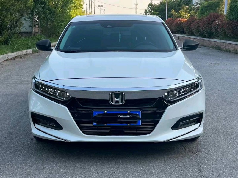 青岛19年本田雅阁1
