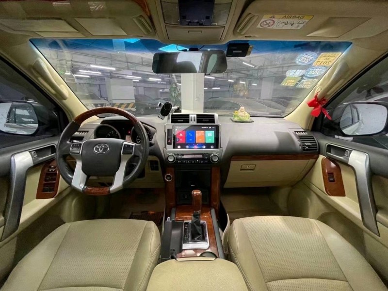 成都15年丰田普拉多8