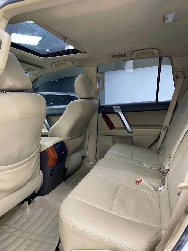 成都15年丰田普拉多9