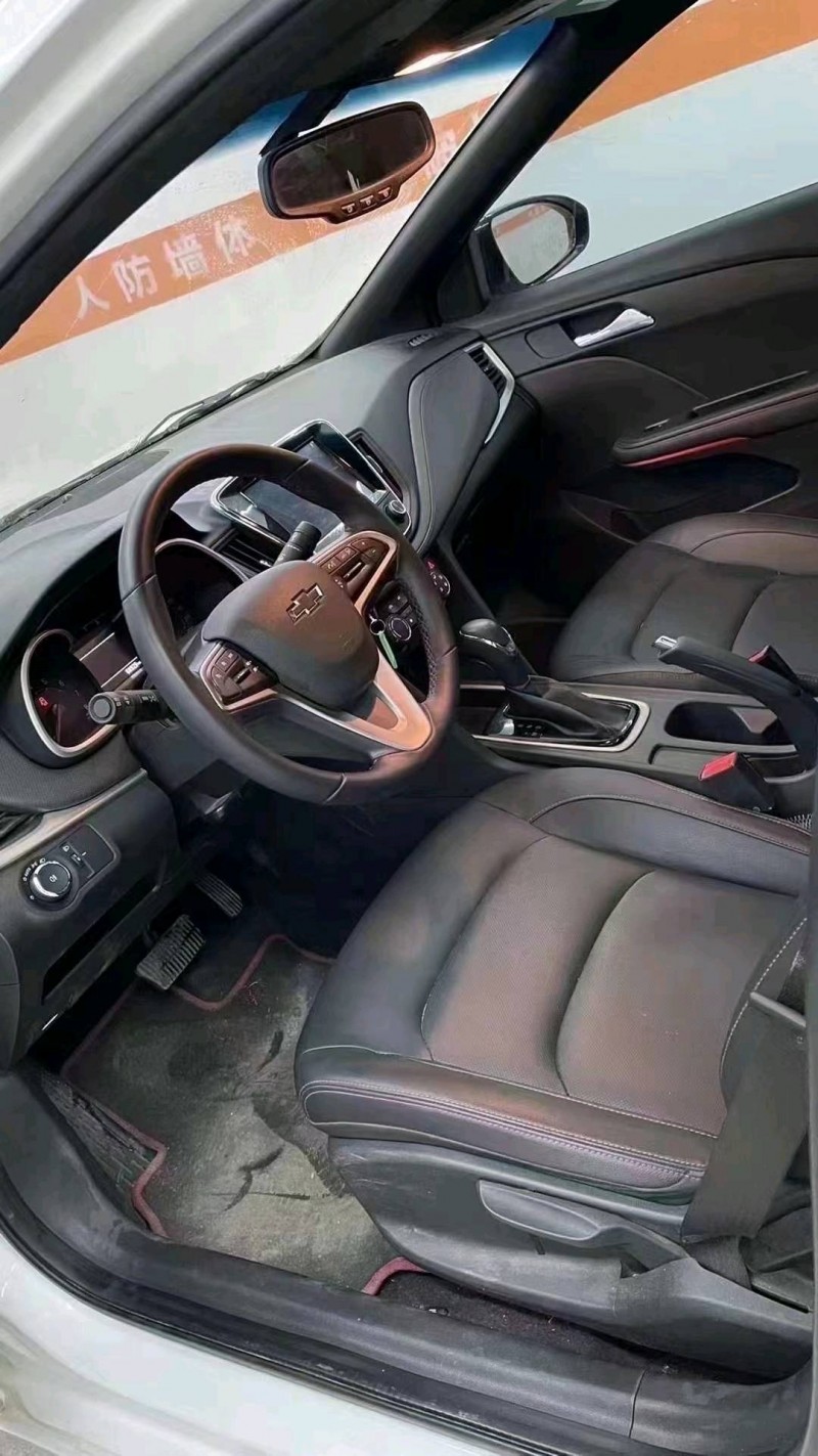 成都20年雪佛兰科鲁泽5