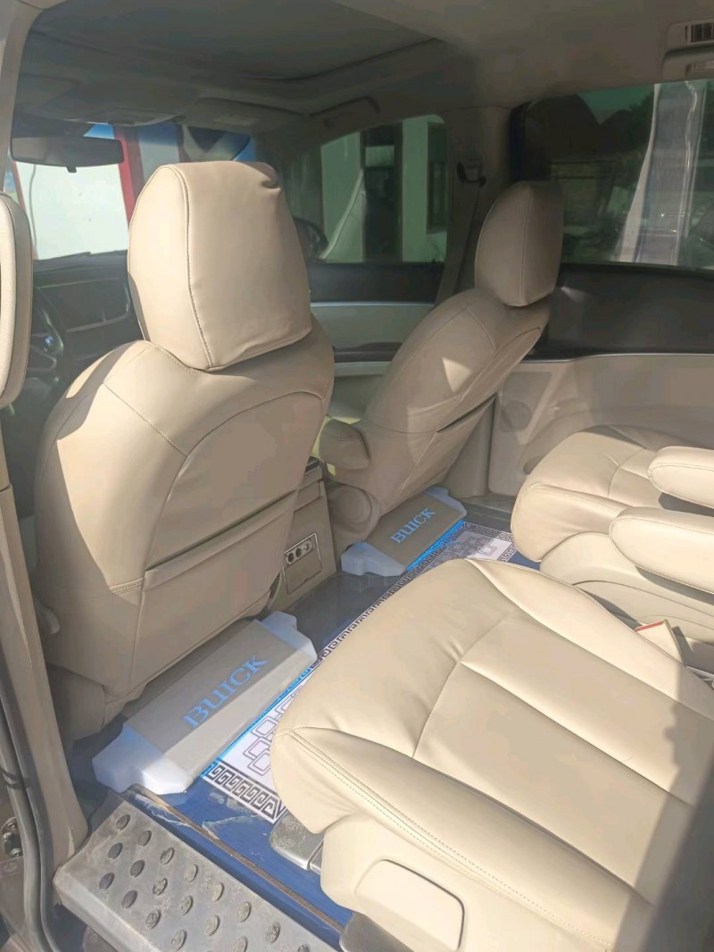 保定17年别克GL83