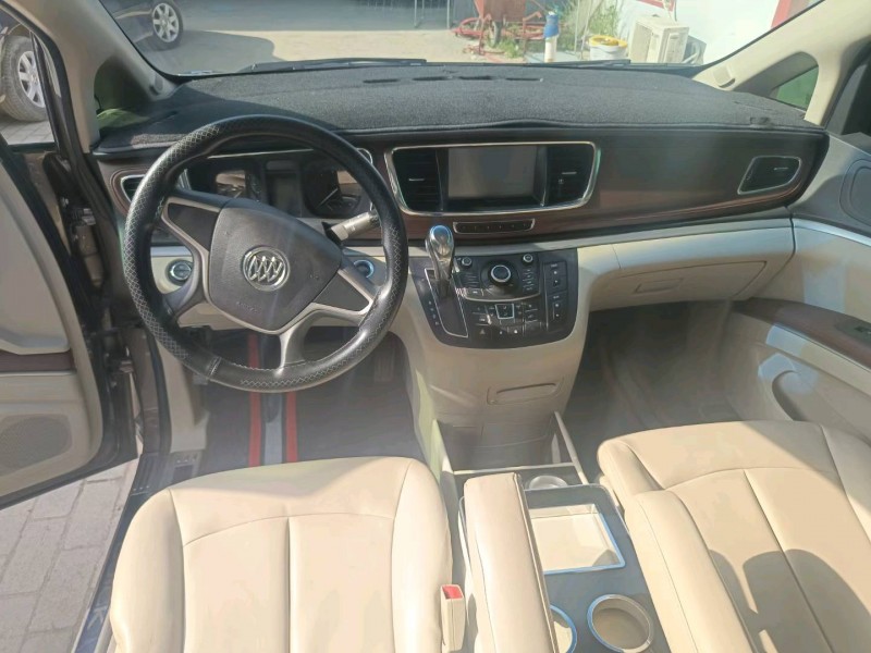 保定17年别克GL85