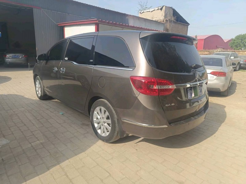 保定17年别克GL86