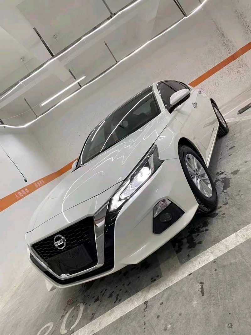 成都20年日产天籁2