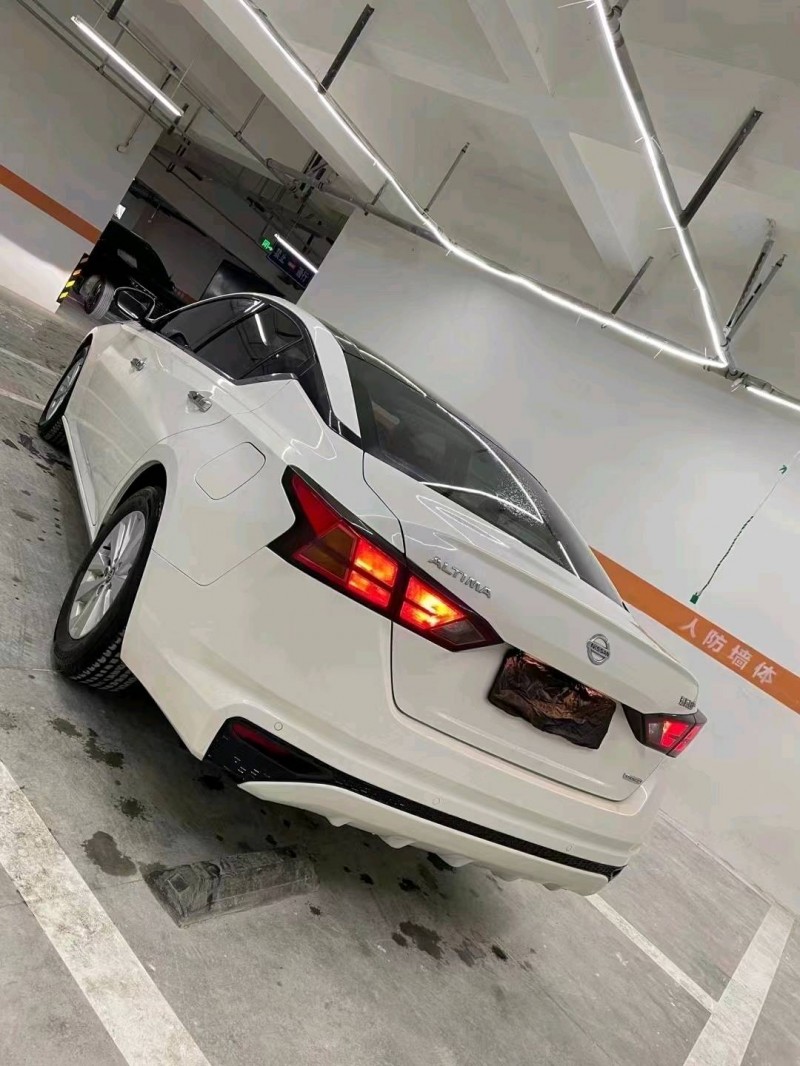 成都20年日产天籁4