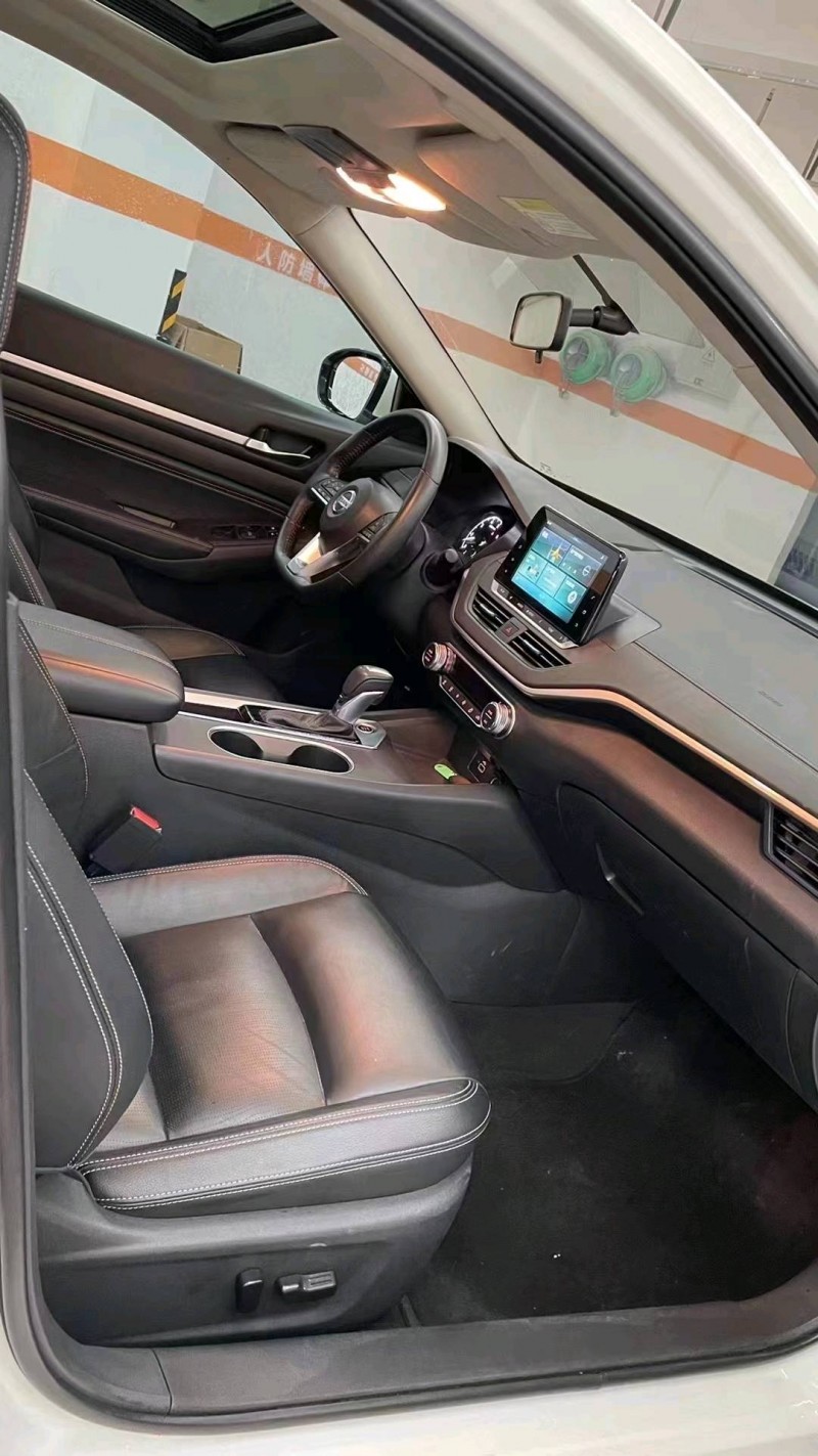 成都20年日产天籁8