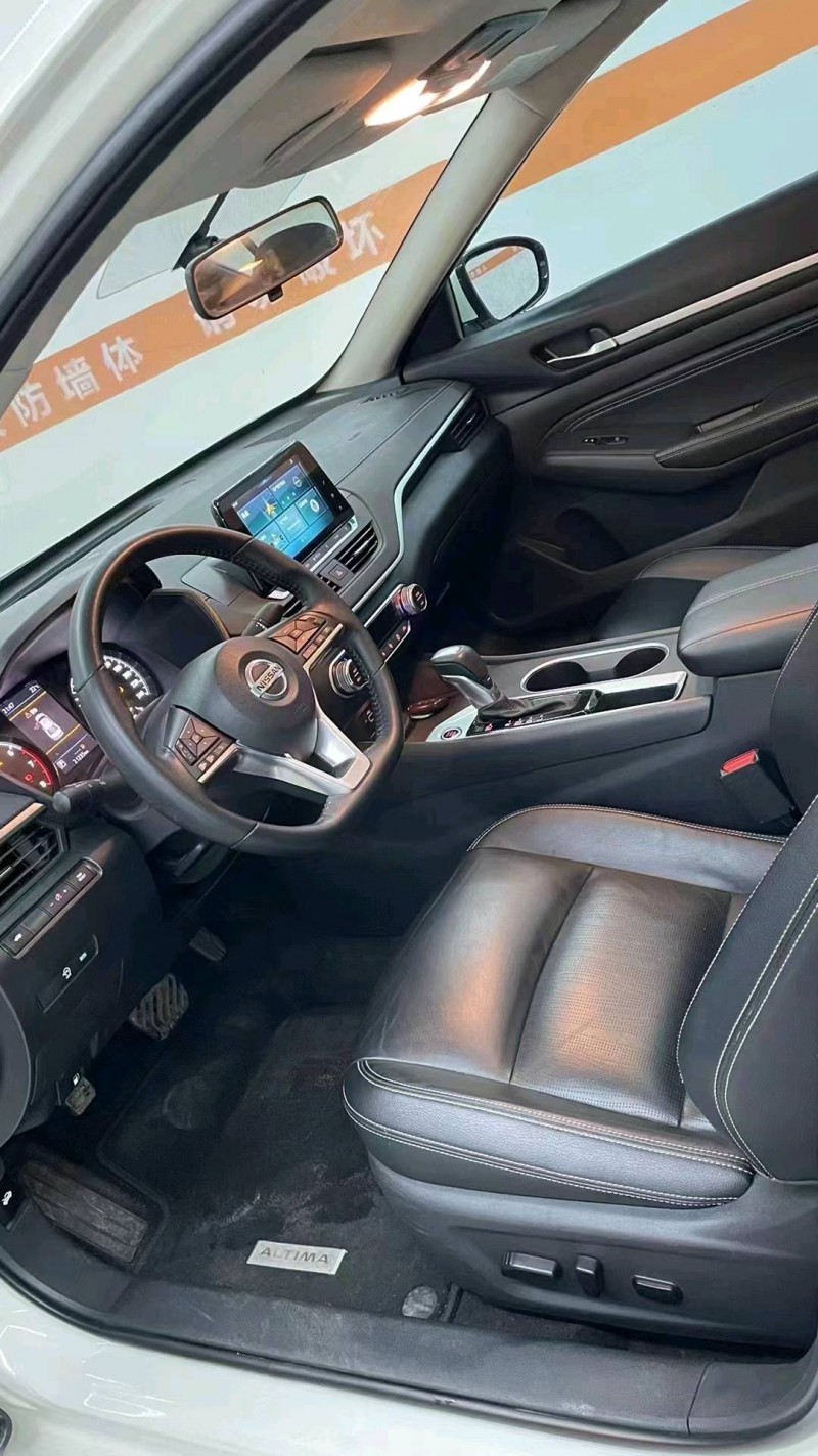 成都20年日产天籁7