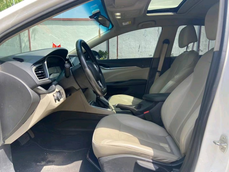 青岛18年别克英朗5