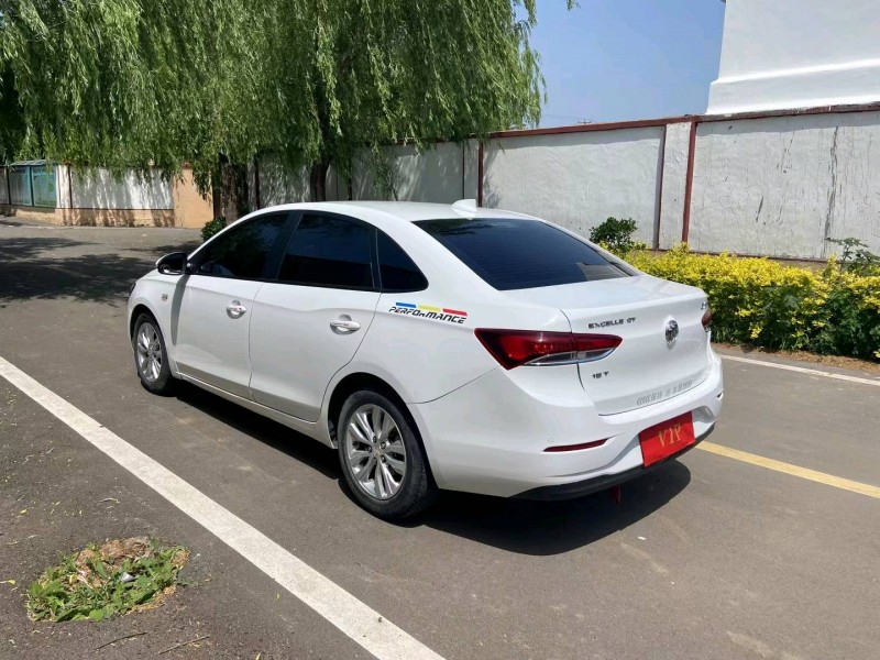 青岛18年别克英朗7