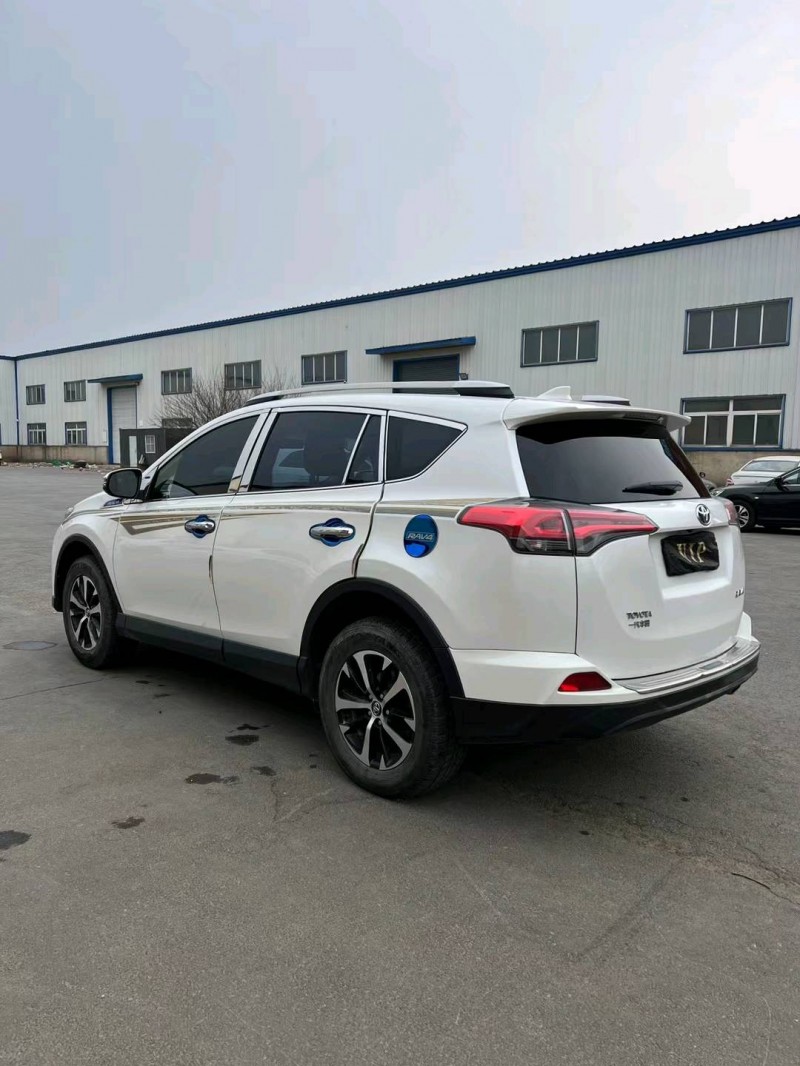 沈阳17年丰田RAV44