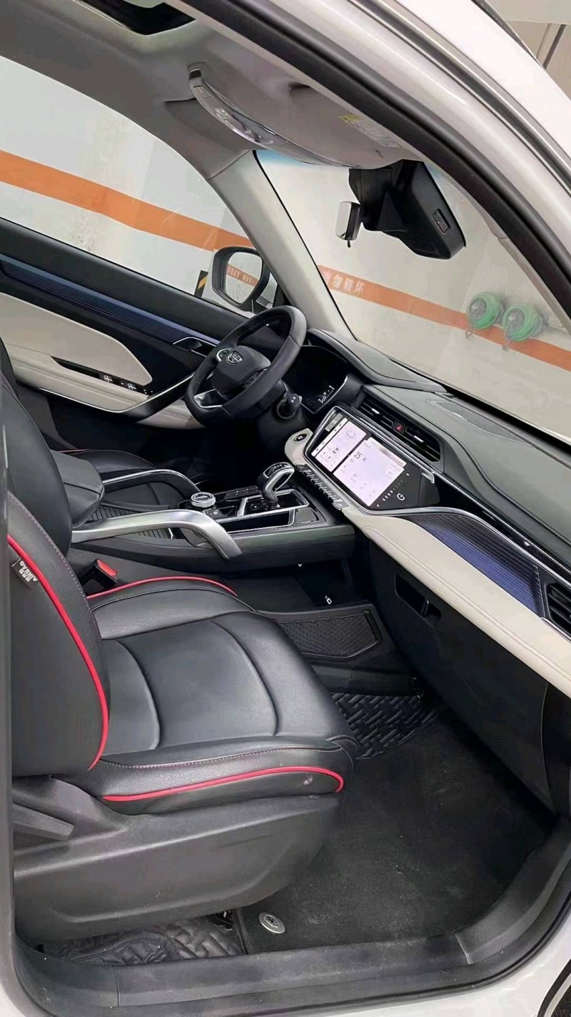 成都22年吉利博越5