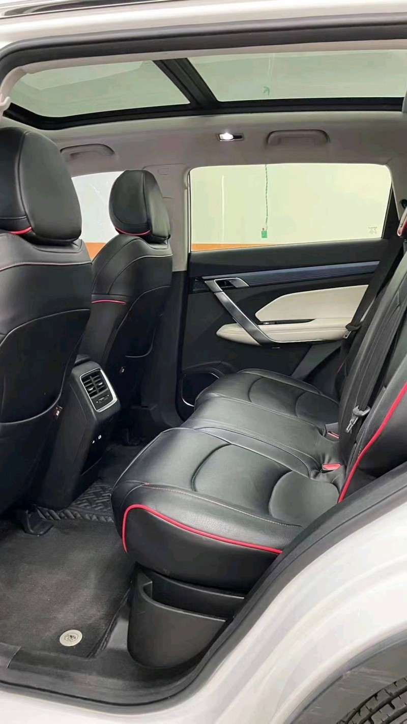 成都22年吉利博越7