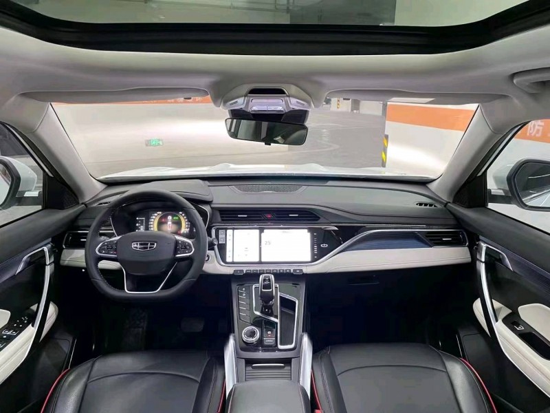 成都22年吉利博越8