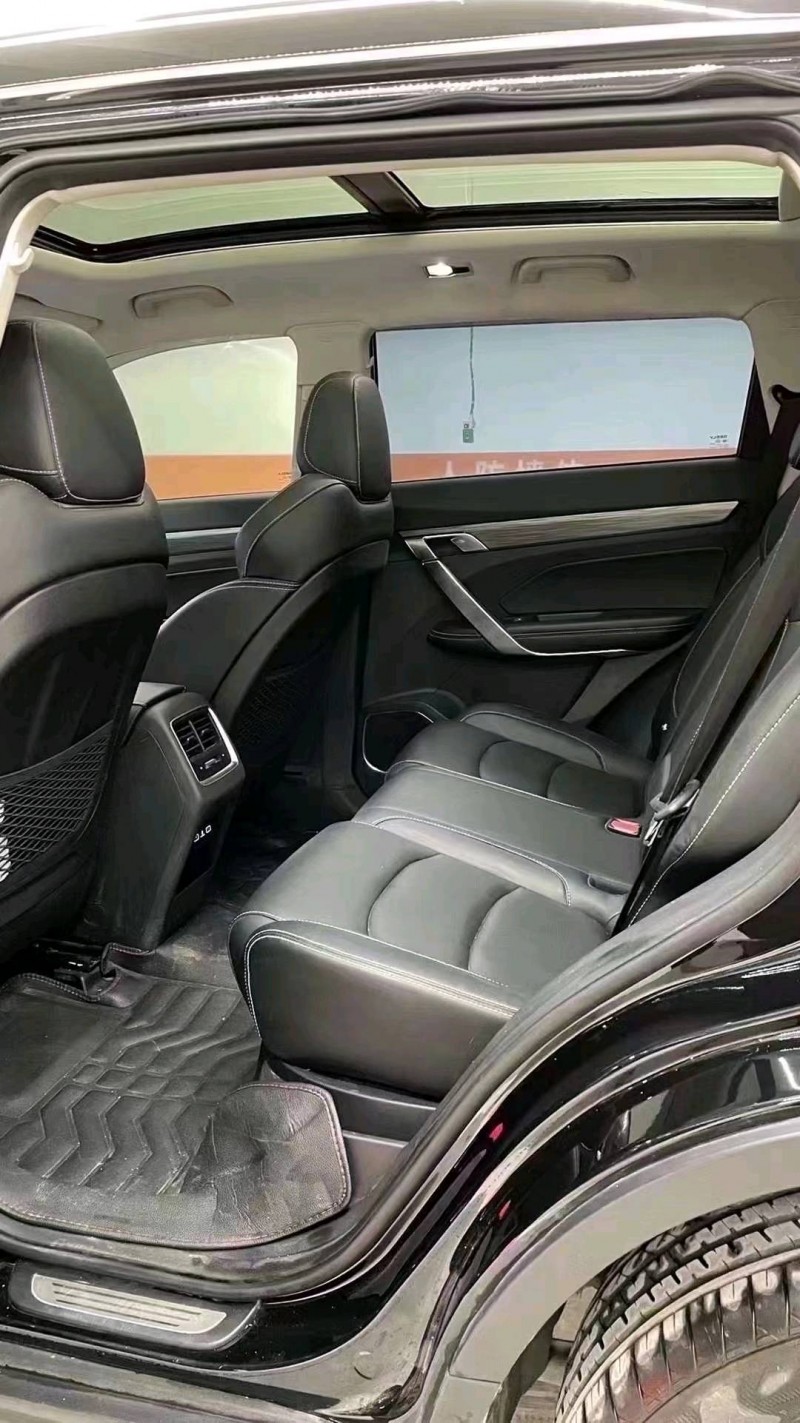 成都21年吉利博越7