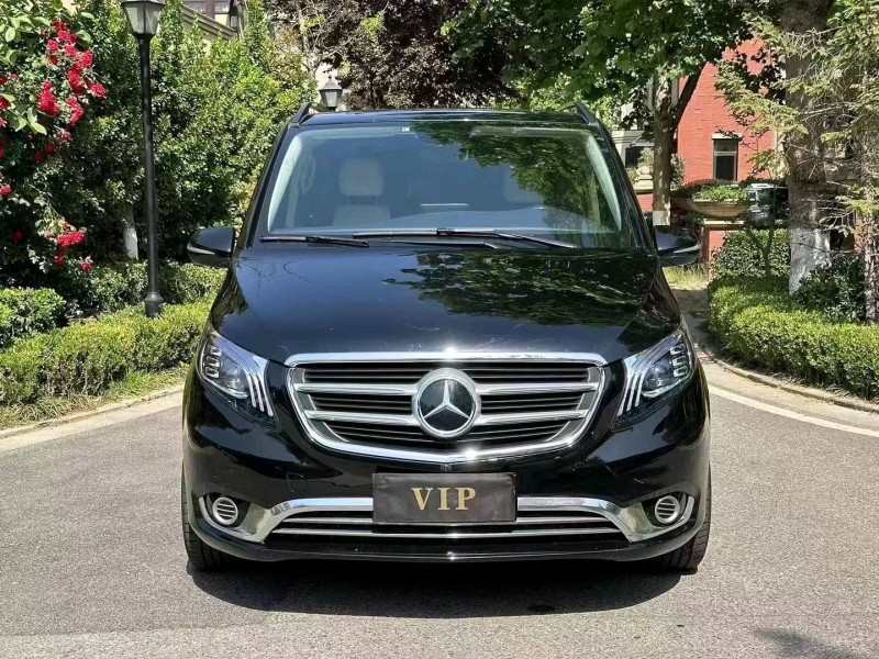 青岛18年奔驰威霆1