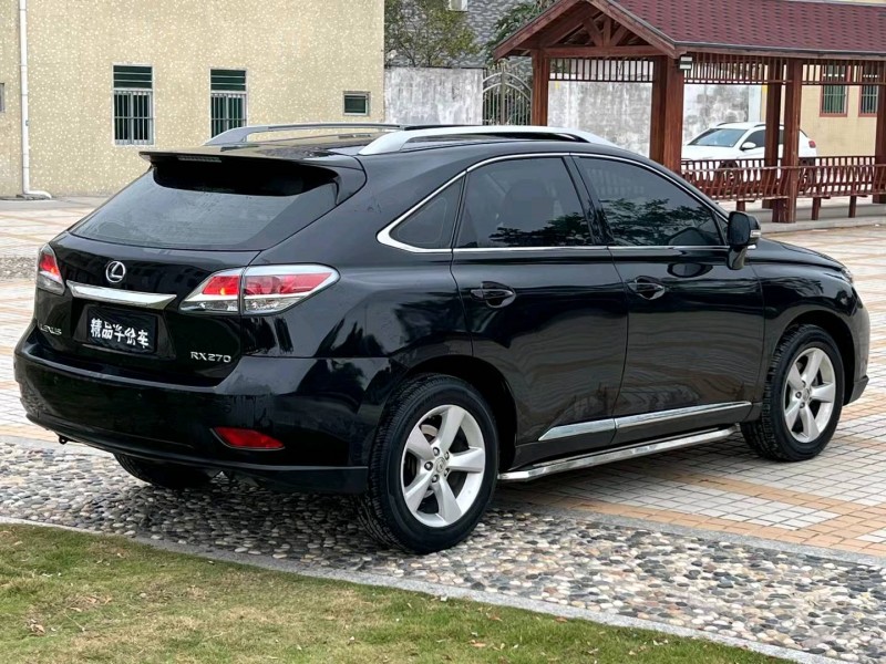 汕头14年雷克萨斯RX8