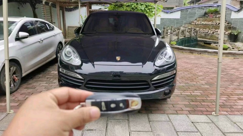 武汉14年保时捷卡宴1