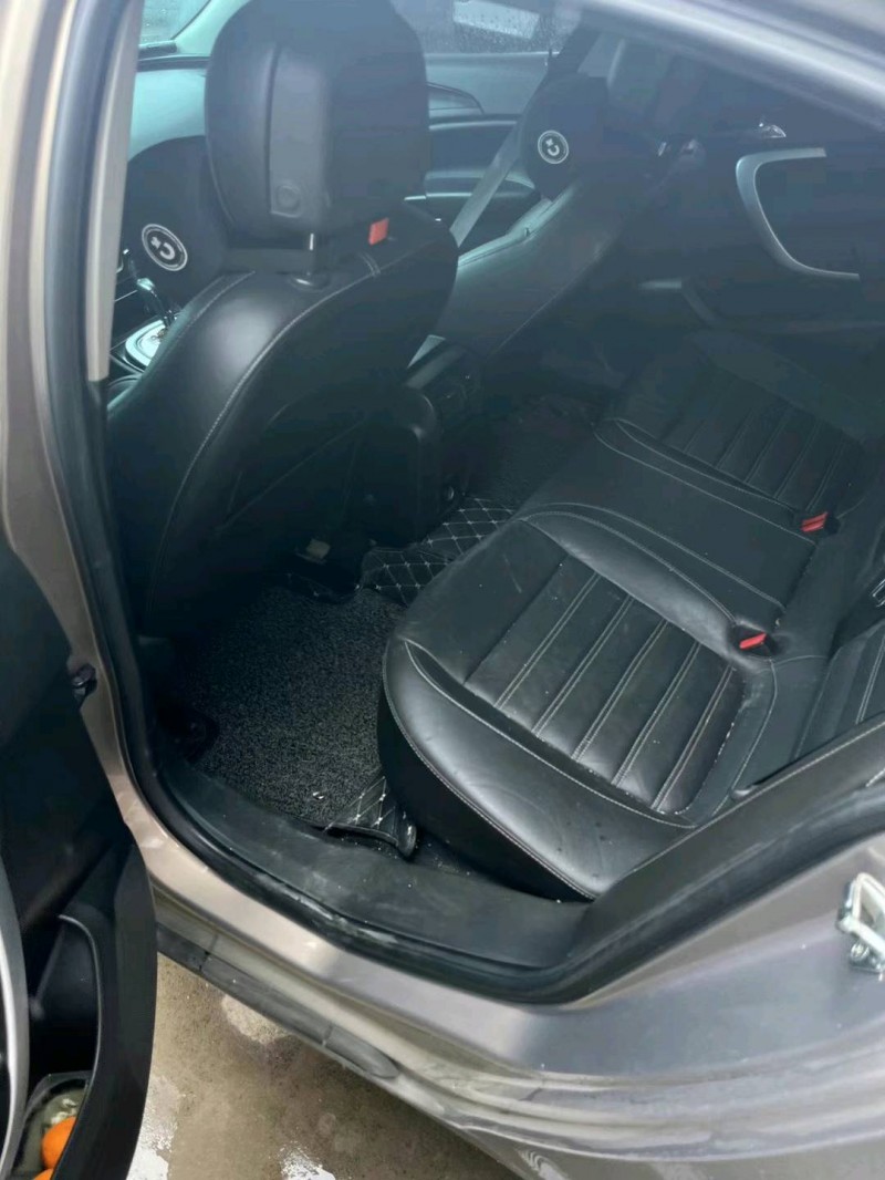 徐州14年别克君威8