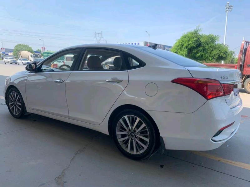 保定17年现代名图5