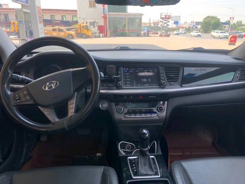 保定17年现代名图7