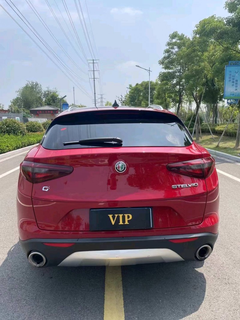 徐州18年阿尔法·罗密欧Giulia9