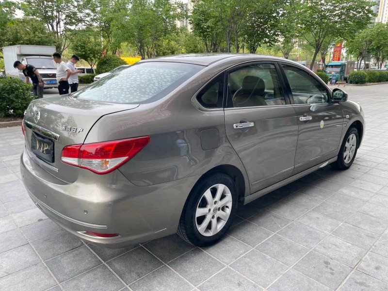 济宁16年日产轩逸7