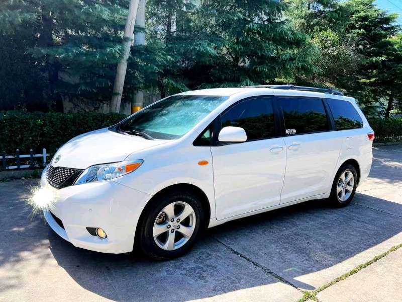 潍坊15年丰田塞纳3