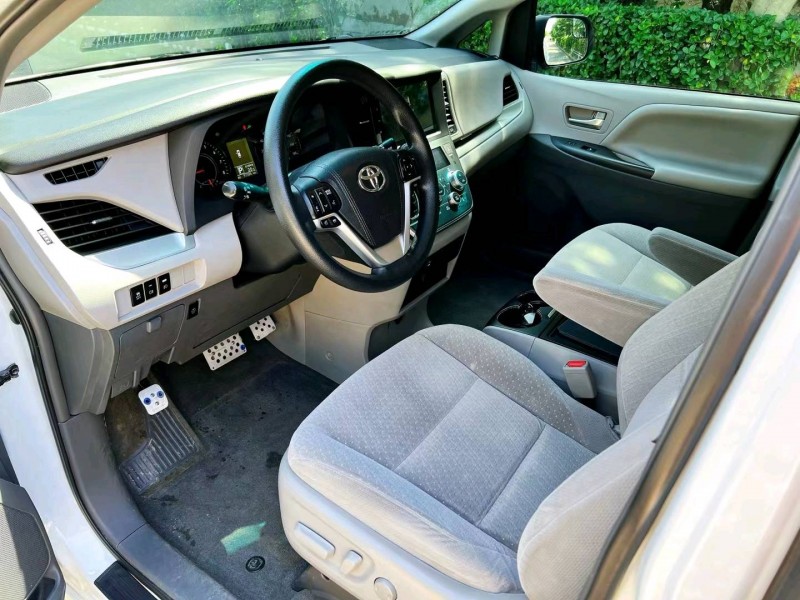 潍坊15年丰田塞纳6