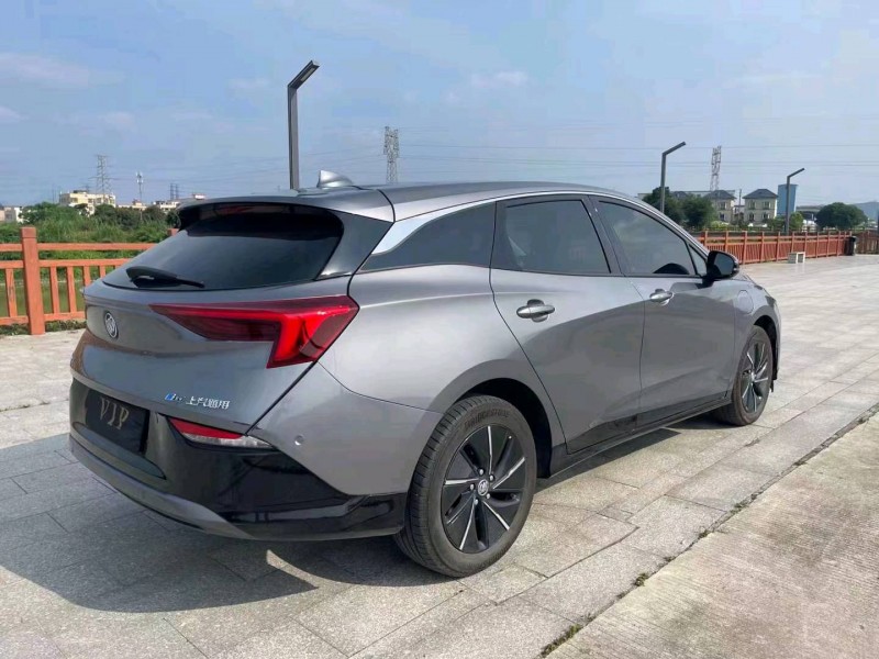 广州22年别克微蓝8