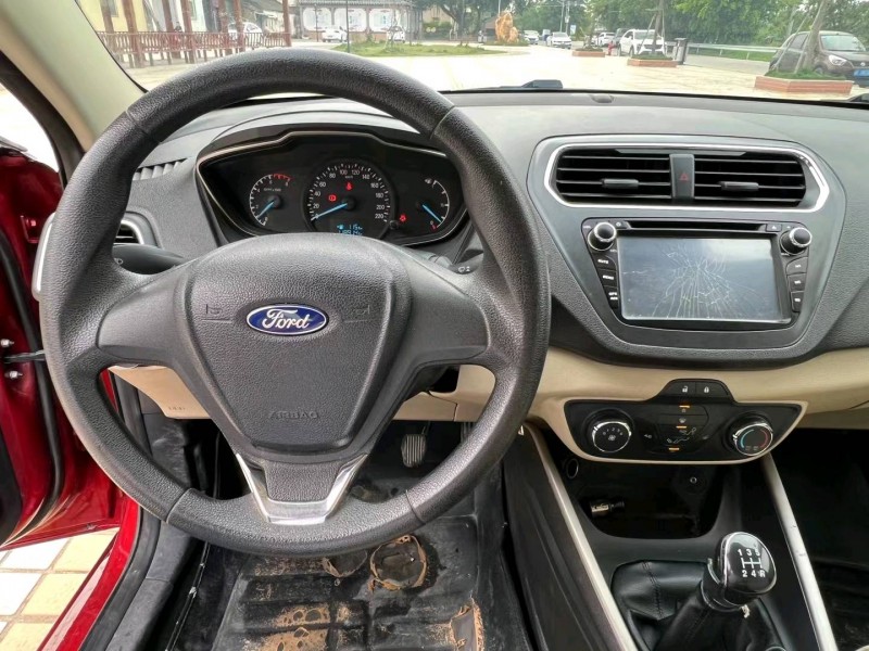 汕头15年福特福克斯5