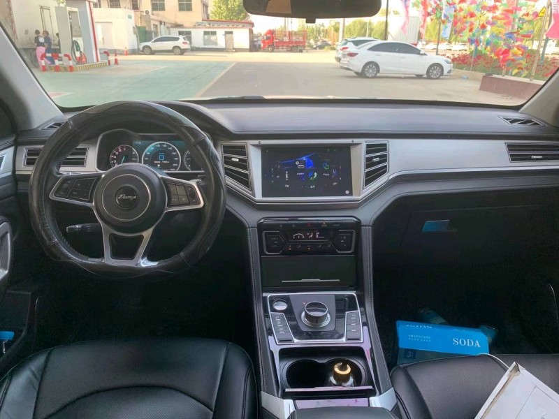 保定18年众泰大迈X76