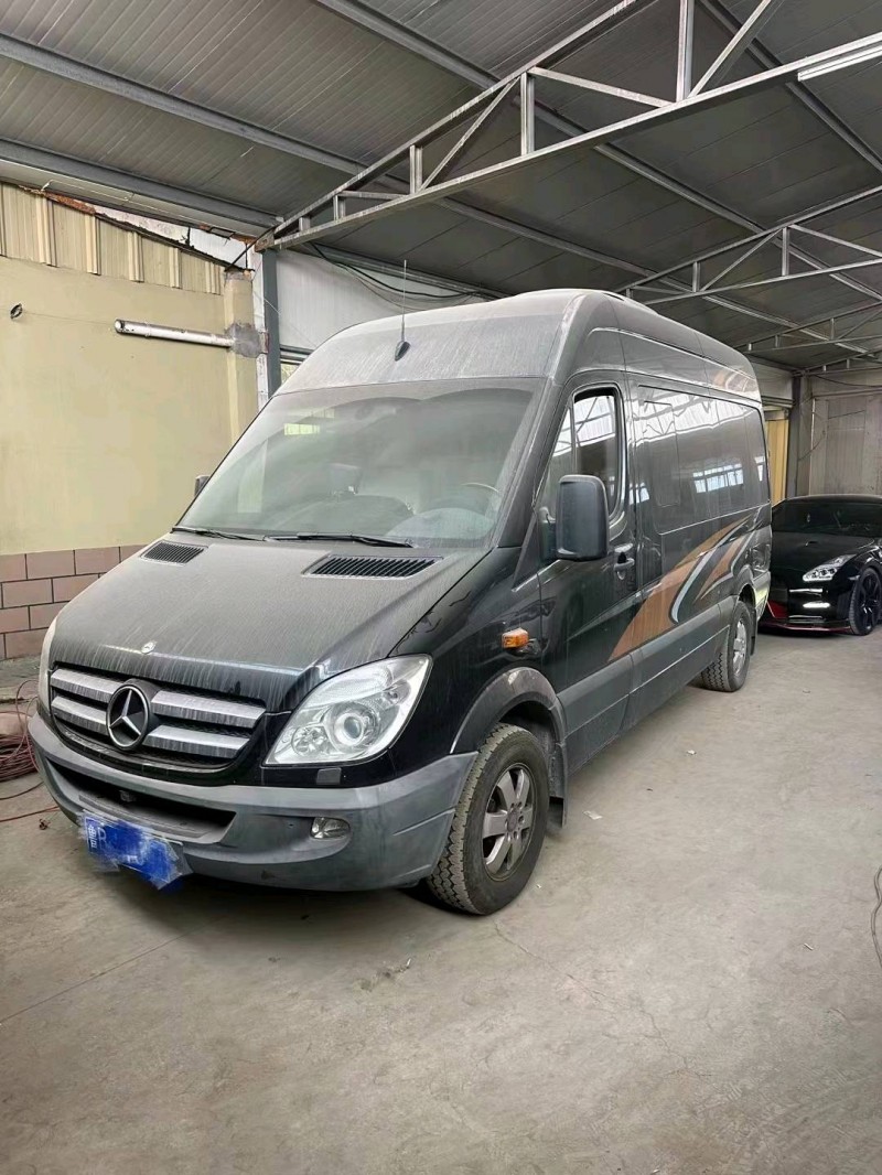 青岛12年奔驰斯宾特1