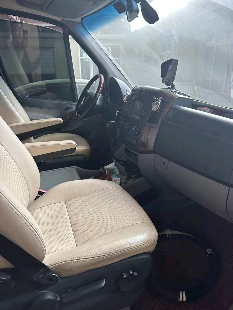 青岛12年奔驰斯宾特4