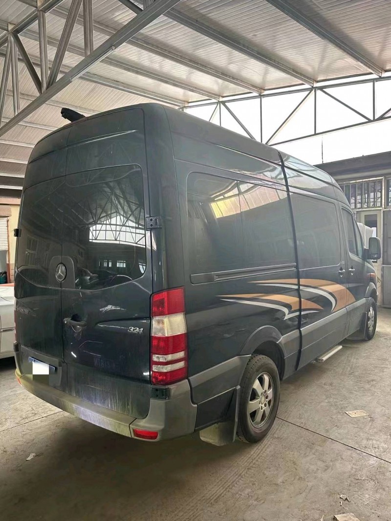 青岛12年奔驰斯宾特8