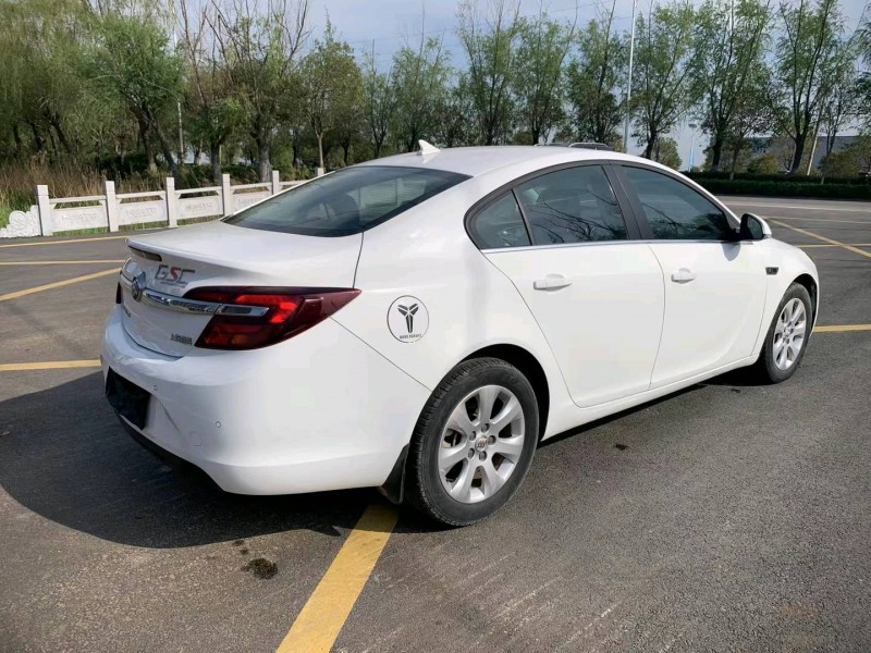 徐州16年别克君威5