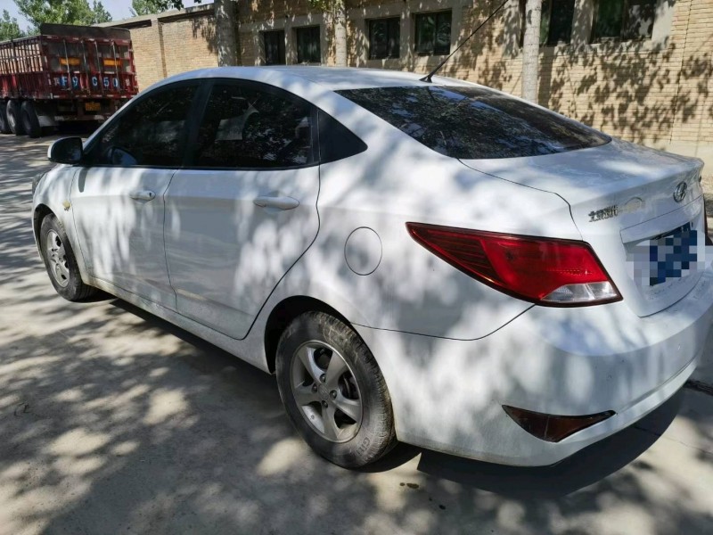 保定16年现代瑞纳4