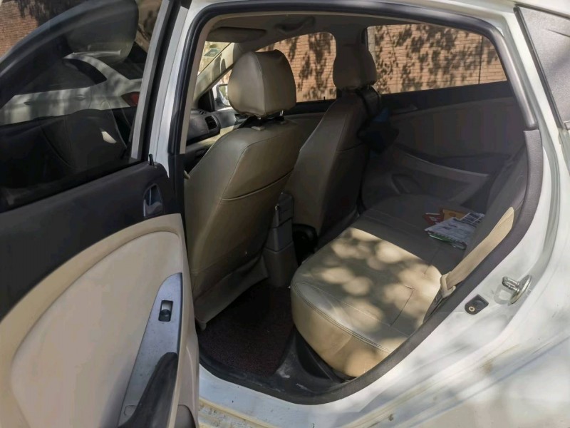 保定16年现代瑞纳7