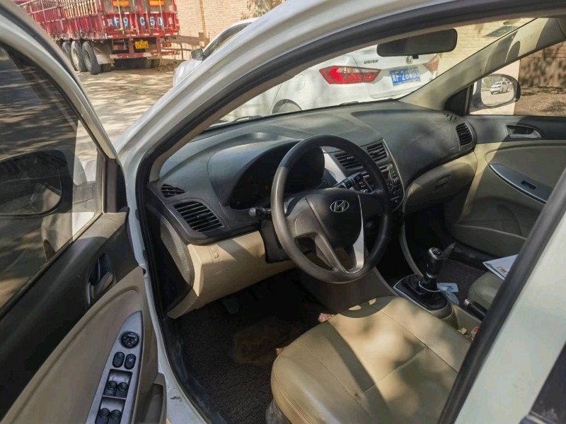 保定16年现代瑞纳8