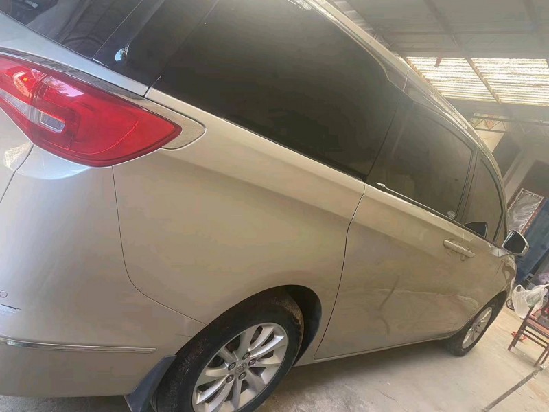 济南19年别克GL85