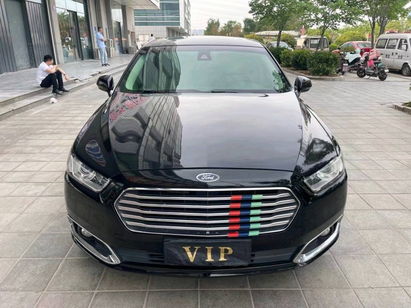 济宁17年福特金牛座1