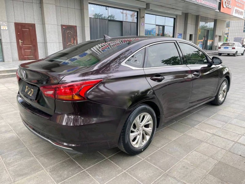 济宁18年长安汽车睿驰CC8