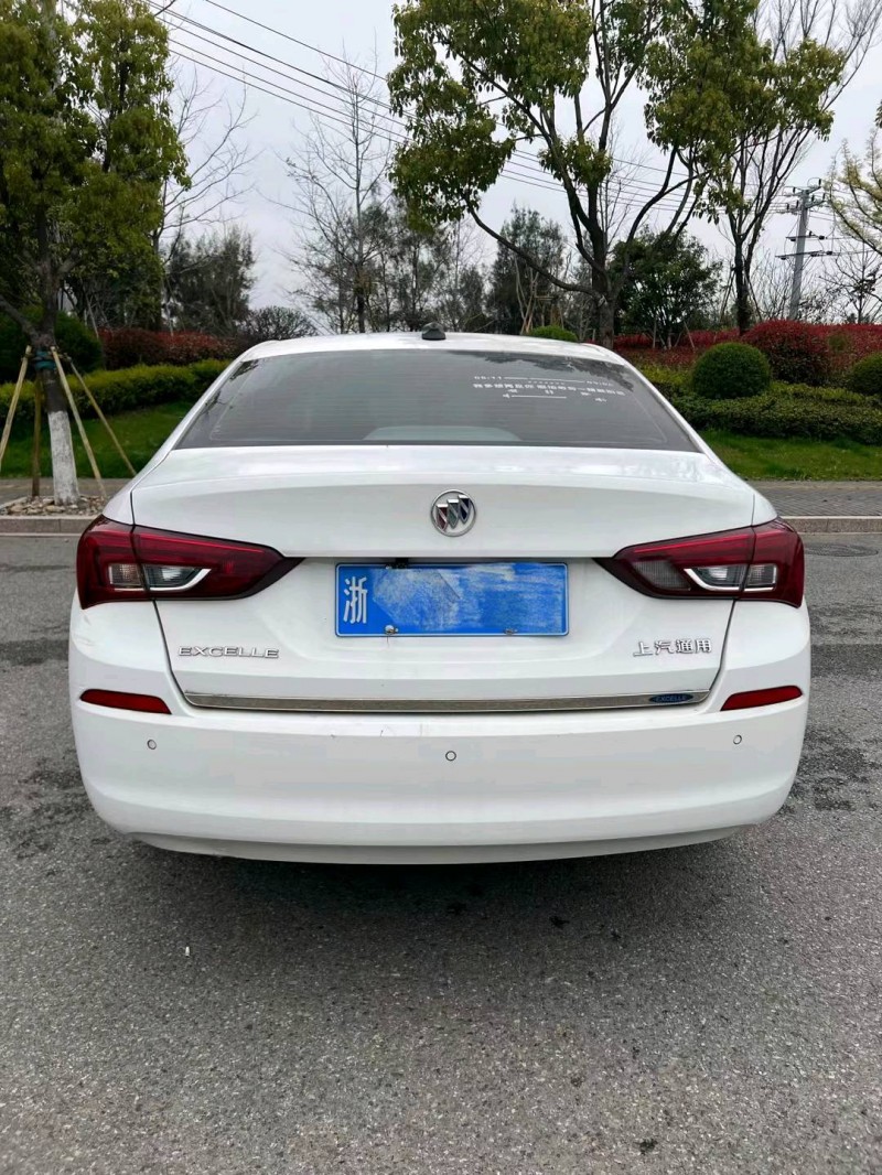 青岛18年别克凯越7