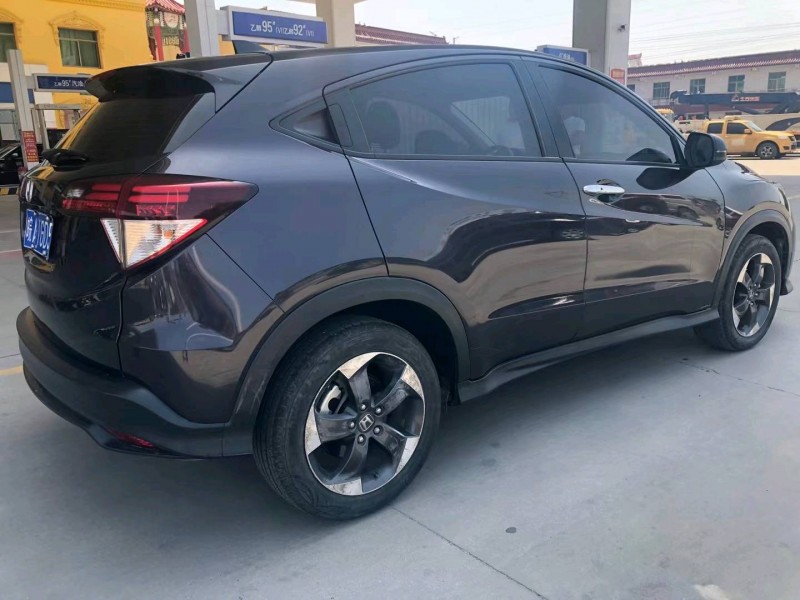 保定20年本田缤智8