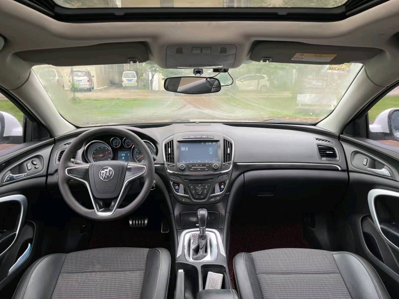 汕头16年别克君威5