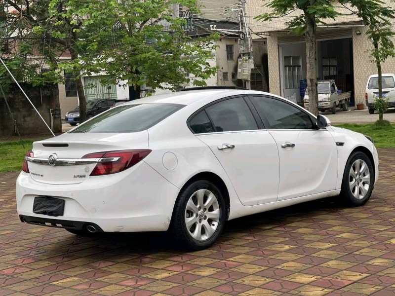 汕头16年别克君威8